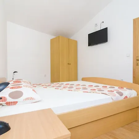 Apartman & Bari I -comfort One Bedroom With Balcony And Garden View Preko-5