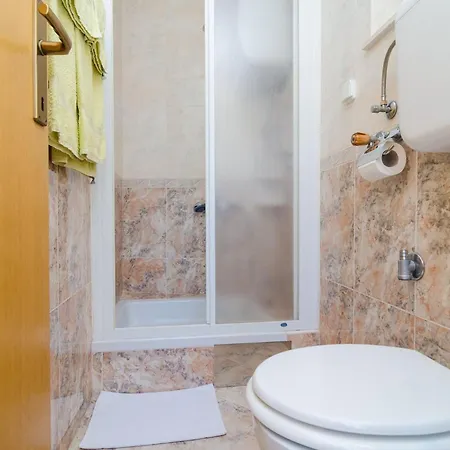 & Bari I -comfort One Bedroom With Balcony And Garden View Preko-5 *