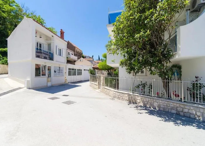 & Bari I -comfort One Bedroom With Balcony And Garden View Preko-5 *