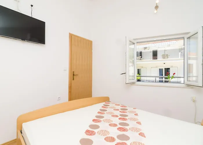 & Bari I -comfort One Bedroom With Balcony And Garden View Preko-5 *