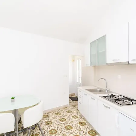 & Bari I -comfort One Bedroom With Balcony And Garden View Preko-5 Mlini