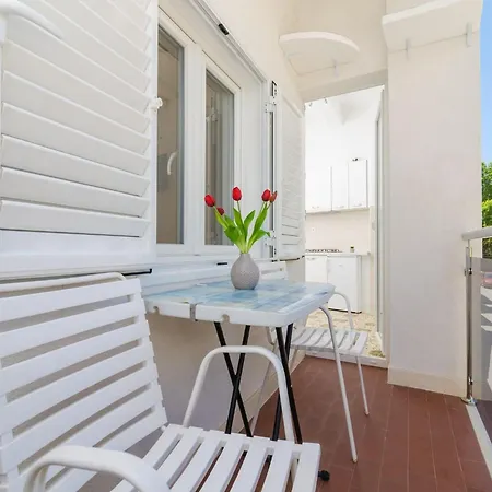 아파트 & Bari I -comfort One Bedroom With Balcony And Garden View Preko 믈리니
