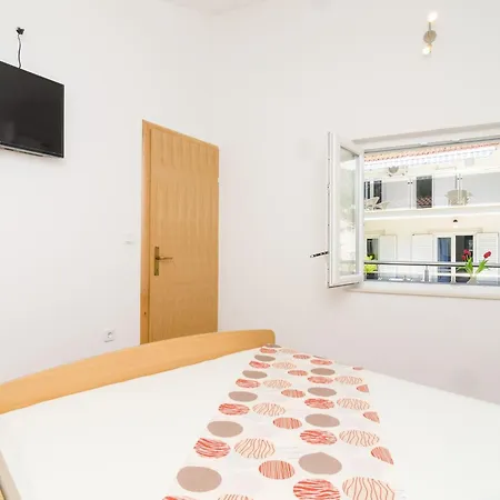 & Bari I -comfort One Bedroom With Balcony And Garden View Preko-5 *