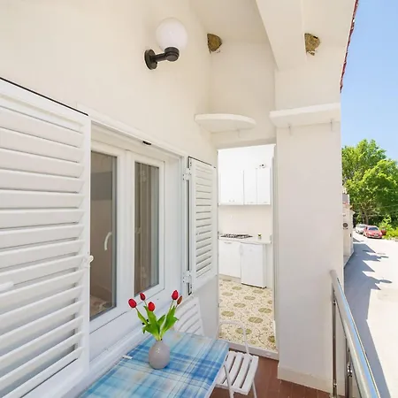 & Bari I -comfort One Bedroom With Balcony And Garden View Preko 믈리니