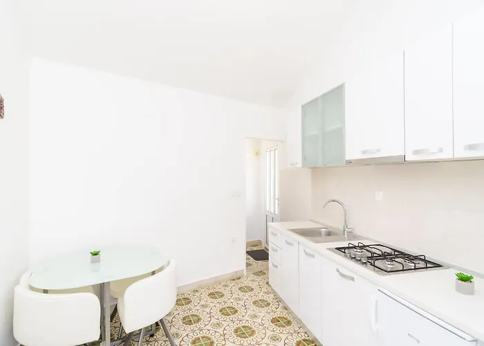 & Bari I -comfort One Bedroom With Balcony And Garden View Preko-5 Mlini