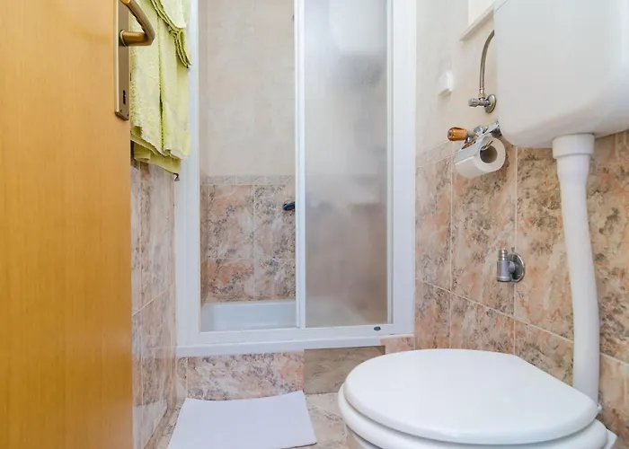 & Bari I -comfort One Bedroom With Balcony And Garden View Preko-5 *
